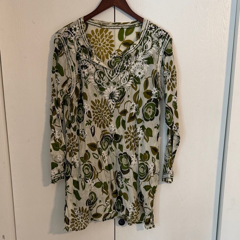 Gorgeous Women's Green Floral Embroidered Bohemian V-Neck Tunic Top